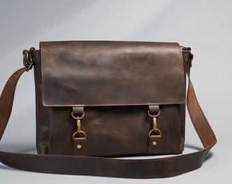 Bruin leren messenger bag heren. Handgemaakte crossbodytas met ritssluiting voor laptop. Gepersonaliseerde Commuter-schoudertas. Leren tas voor heren.