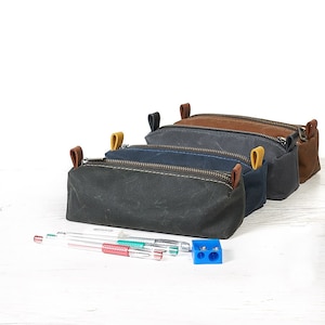 Étui à stylos en tissu. Trousse en toile cirée pour fille, trousse pour garçon. Étui à stylos. Pochette à fermeture éclair.  Cadeau personnalisé