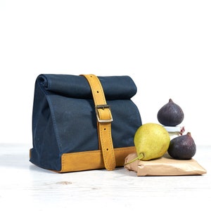 Waxed canvas lunch bag. Waterproof lunch box with leather handle / strap. Personalized gift. Bag for women men image 9