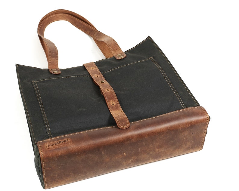Waxed canvas tote bag in dark green timber. Leather handles, key chain image 7