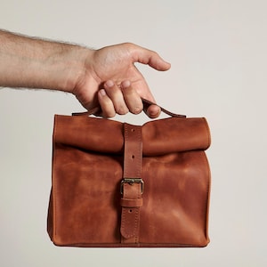 Borsa per il pranzo in pelle. Borsa in pelle personalizzata. Borsa a tracolla in pelle. Borsa per snack in pelle. Borsa a mano in pelle fatta a mano.