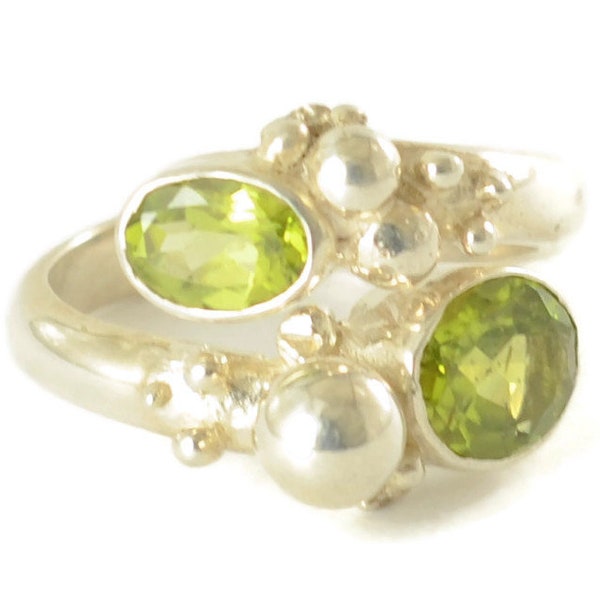 Peridot 92 5 sterling silver ring with a sprinkling of sterling silver  balls on a adjustable ring!