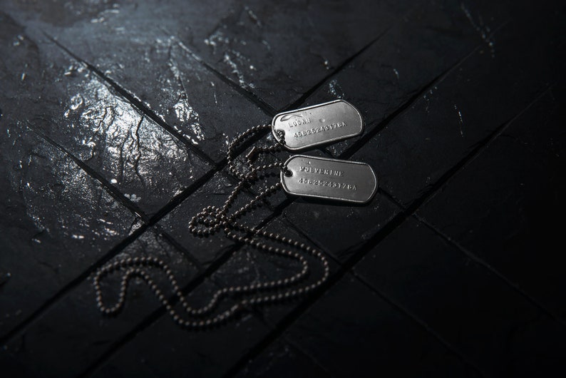 Edelstahl Dog Tag ID Set der US Army, personalisiert & geprägt, mit Ketten und optionalen farbigen Schalldämpfern Bild 3