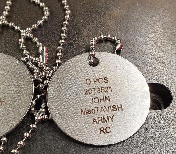 ジョン・ソープ・マクタビッシュの英国軍用ドッグタグセット（レーザー