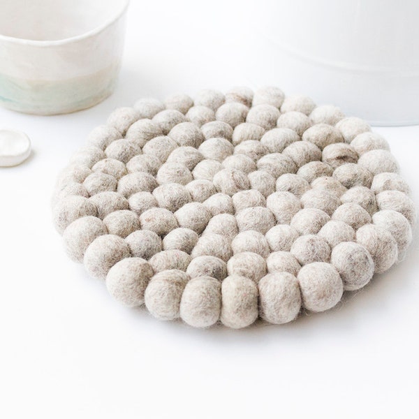 Natural Felt Ball Trivet. 20cm Dining Wool Pom Pom Mini Mat. Light Marble Grey. Small Trivet. Kitchen Pot Heat Pad. Modern Dining Decor