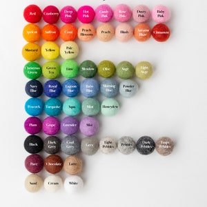 May include: Color chart of 2.5 cm felt balls in various colors, including red, pink, peach, yellow, green, blue, purple, gray, brown, and white.