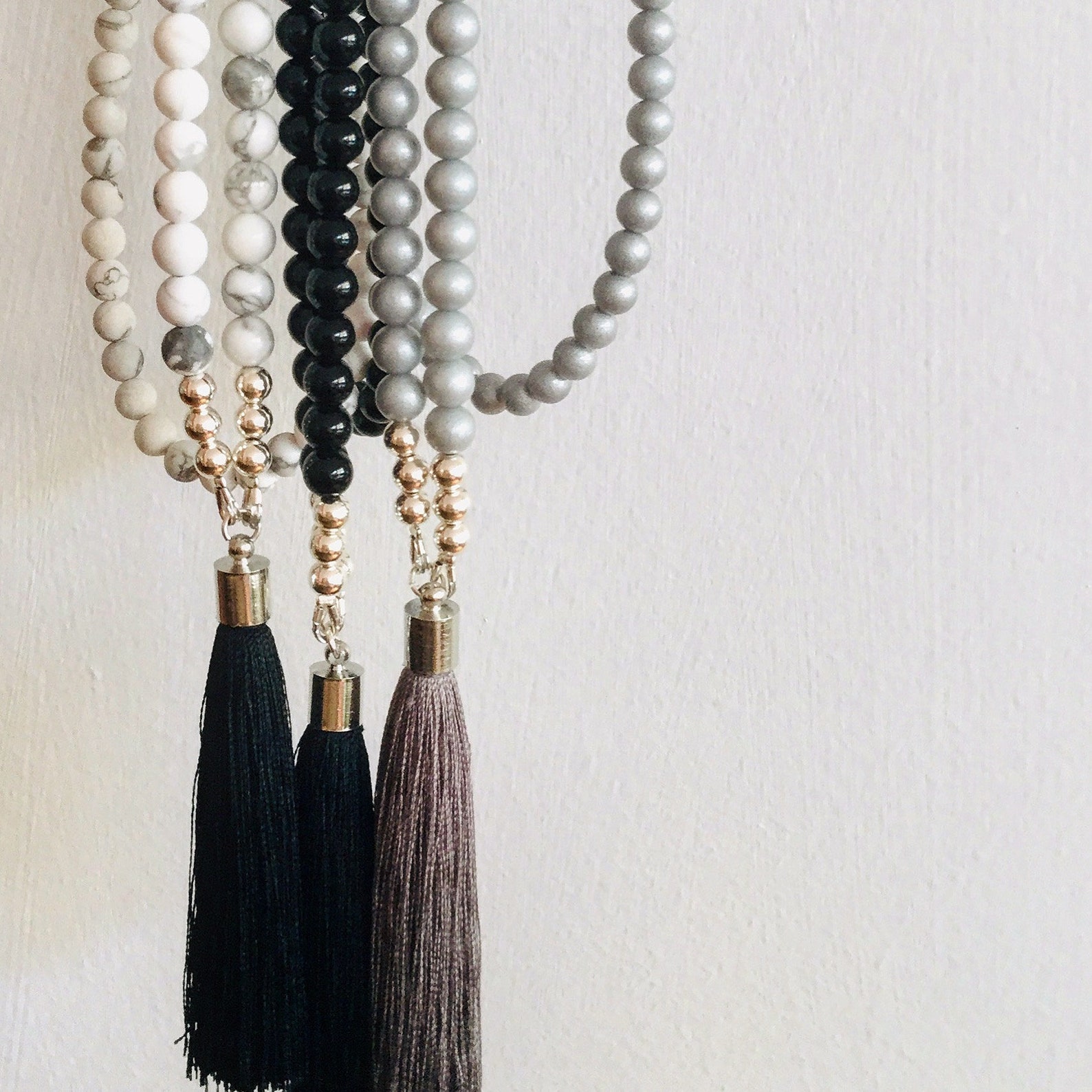 i love this tassel beaded necklace in grey and gold !