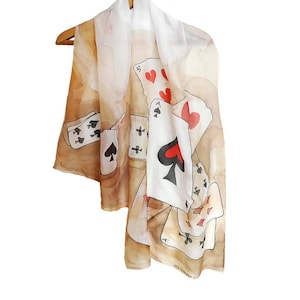 Handbemalter Seidenschal. Spielkarten-Tuch in weiß, rot, schwarz. As Pik Schal handbemalt. Poker Spieler Geschenk. Frauen Kunst Schal