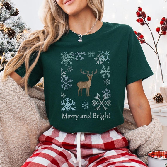 Women's Christmas Holiday Tee - Cute Snowflake Graphic T-Shirt For Xmas Parties
