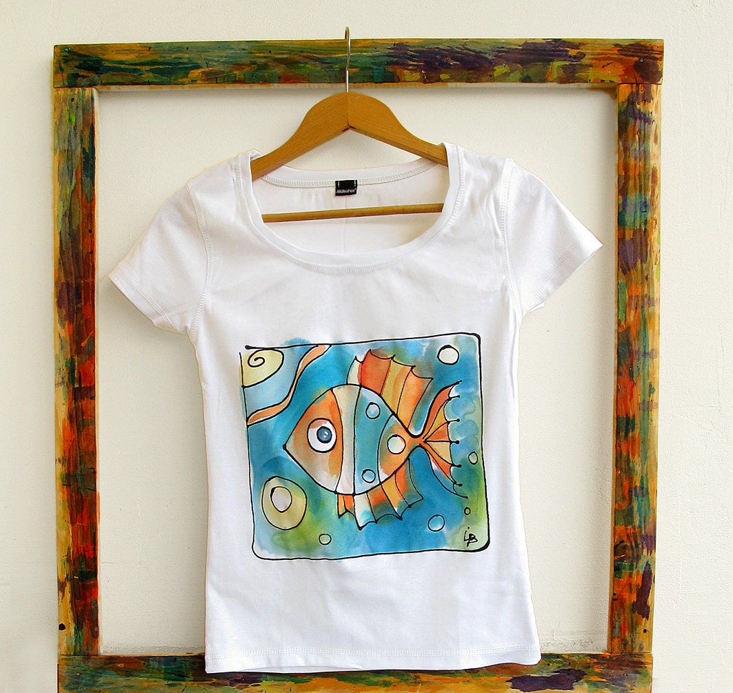 Camiseta de peces pintados a mano. Mar diseño t camisa en Etsy