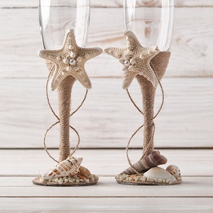 Champagne Glasses, Nautical Wedding Toasting Flutes, Beach Wedding Flutes, Bride and Groom Glasses with Starfish and Seashells zdjęcie 1