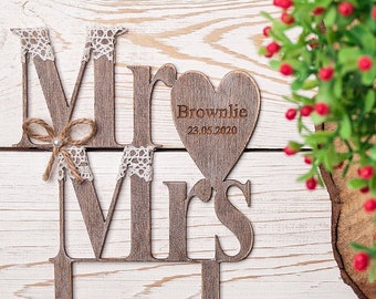Rustic Wedding Last Name Cake Topper, Customized Wooden Cake Decor , Mr and Mrs Topper