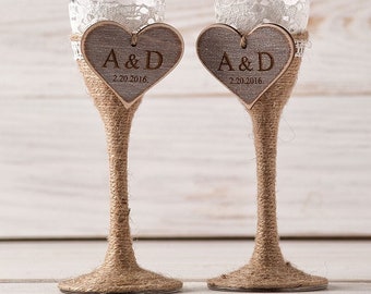 Wedding Champagne Glasses Bride and Groom Toast Glasses Wedding Flutes Mr Mrs Champagne Flutes Personalized Wedding Gift Engagement Glasses