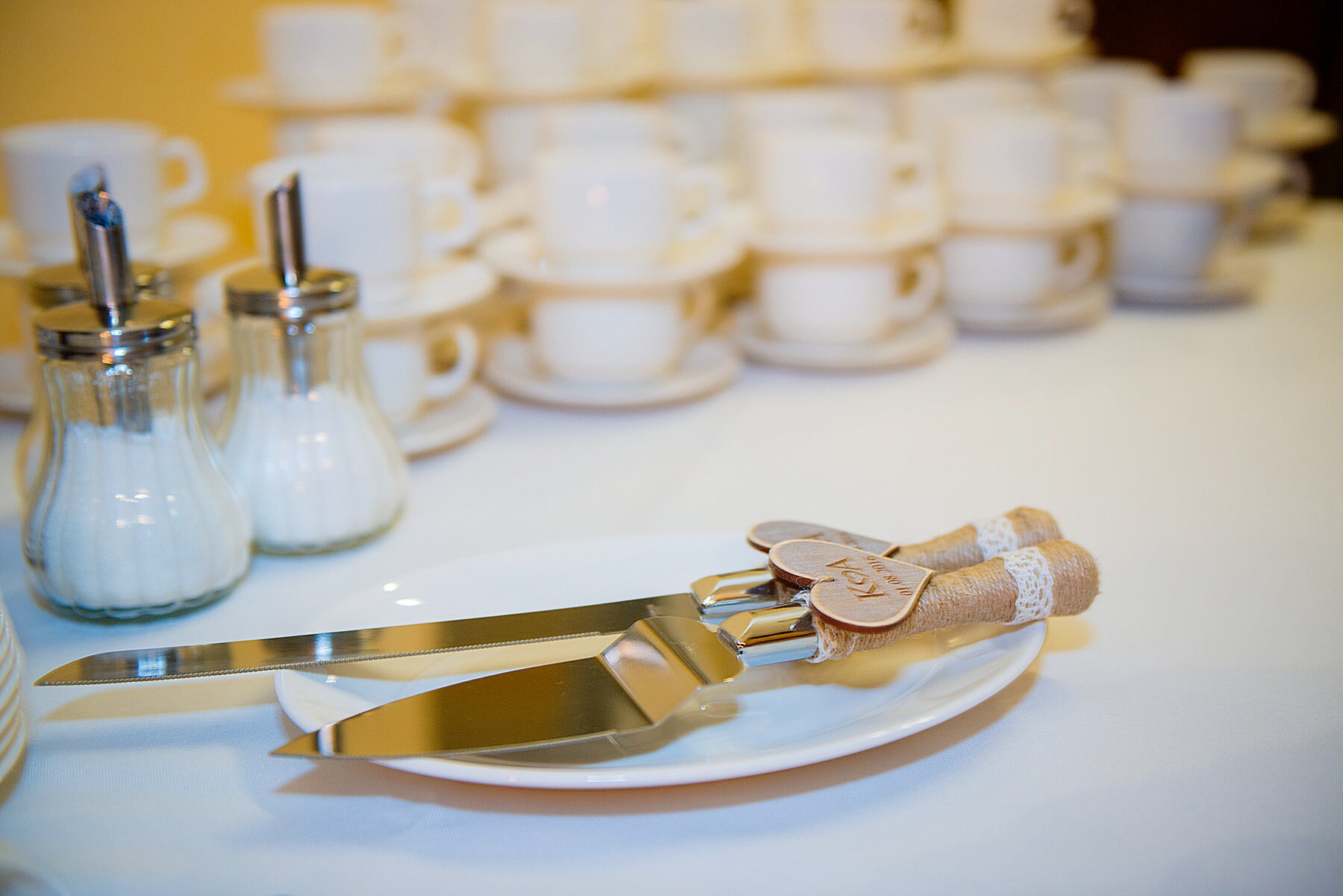 Let Them Eat Wedding Cake Serving Set main image 1