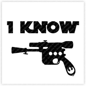 K&ouml;nnte beinhalten: Schwarze und wei&szlig;e Silhouette eines Blasters mit dem Text "I KNOW" dar&uuml;ber.