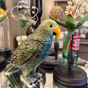 Ceramic Parrot Decorative Pot – Vintage Style Bird Cachepot – Hand-Painted Green Parrot Ornament