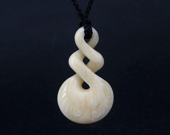 Maori Jewelry Bone Carving Twit / Infinity Pendnt Necklace with Hand carved fern leaf pattern