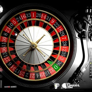 Pode incluir: Um toca-discos preto com uma roleta vermelha e preta no prato. Os números 8, 23, 10, 5, 24, 16, 33, 1, 20, 14, 31, 9, 22, 18, 29, 7, 28, 12, 35, 3, 26, 0, 32, 15, 19, 4, 21, 2, 25, 17, 34, 6 são visíveis na roda.