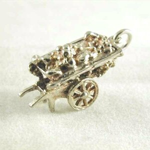 チャーム スターリングシルバー ヴィンテージ フルーツカート 3.4 グラム