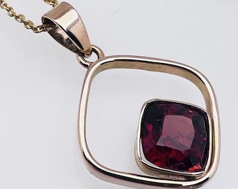 Vintage 9ct Rose & Yellow Gold Garnet Rounded Square Pendant Necklace 17 1/2"