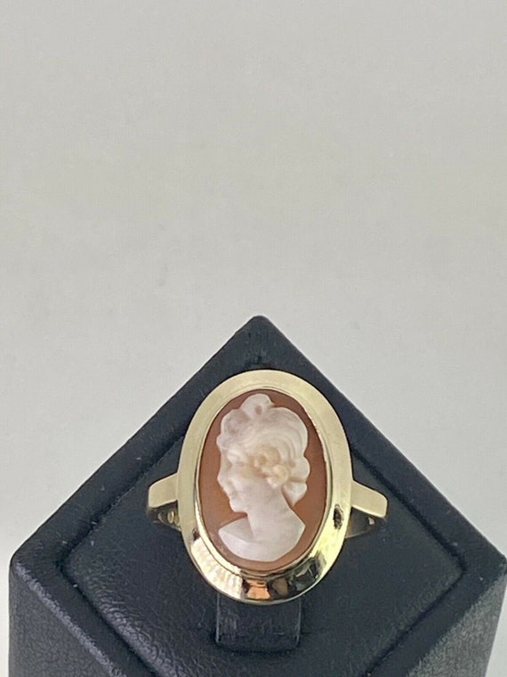 1968 Vintage 9ct Yellow Gold Shell Cameo Ring Size