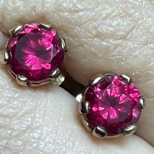 Vintage 9ct Gelbgold Lab erstellt Roter Rubin Schmetterling Ohrstecker 2,6g 7,4 mm