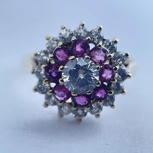 ヴィンテージ 9ct イエローゴールド ルビー＆キュービックジルコニア ラウンドターゲットクラスターリング 1984年 'O'