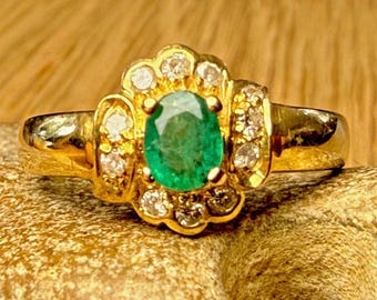 Vintage 18ct Gold Emerald & Diamond Cluster Ring 12 Diamonds Size P 3.1g 1993