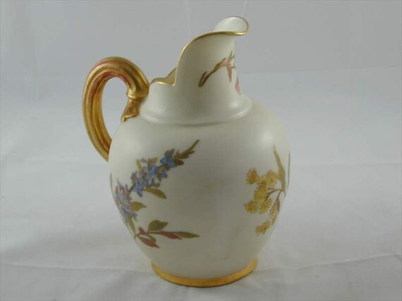ロイヤルウースターの花模様の水差し：金箔磁器、1885年頃 - Etsy 日本