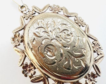 Vintage 9ct Gold Oval Locket Filigree Engraving Unusual Floral Mount Frame 1977