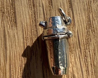 Vintage Silver Cocktail Shaker Charm Pendant Opening Top 2.7g