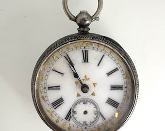 La montre de poche argentée 935 répare le punk à vapeur de chiffres romains de petite taille