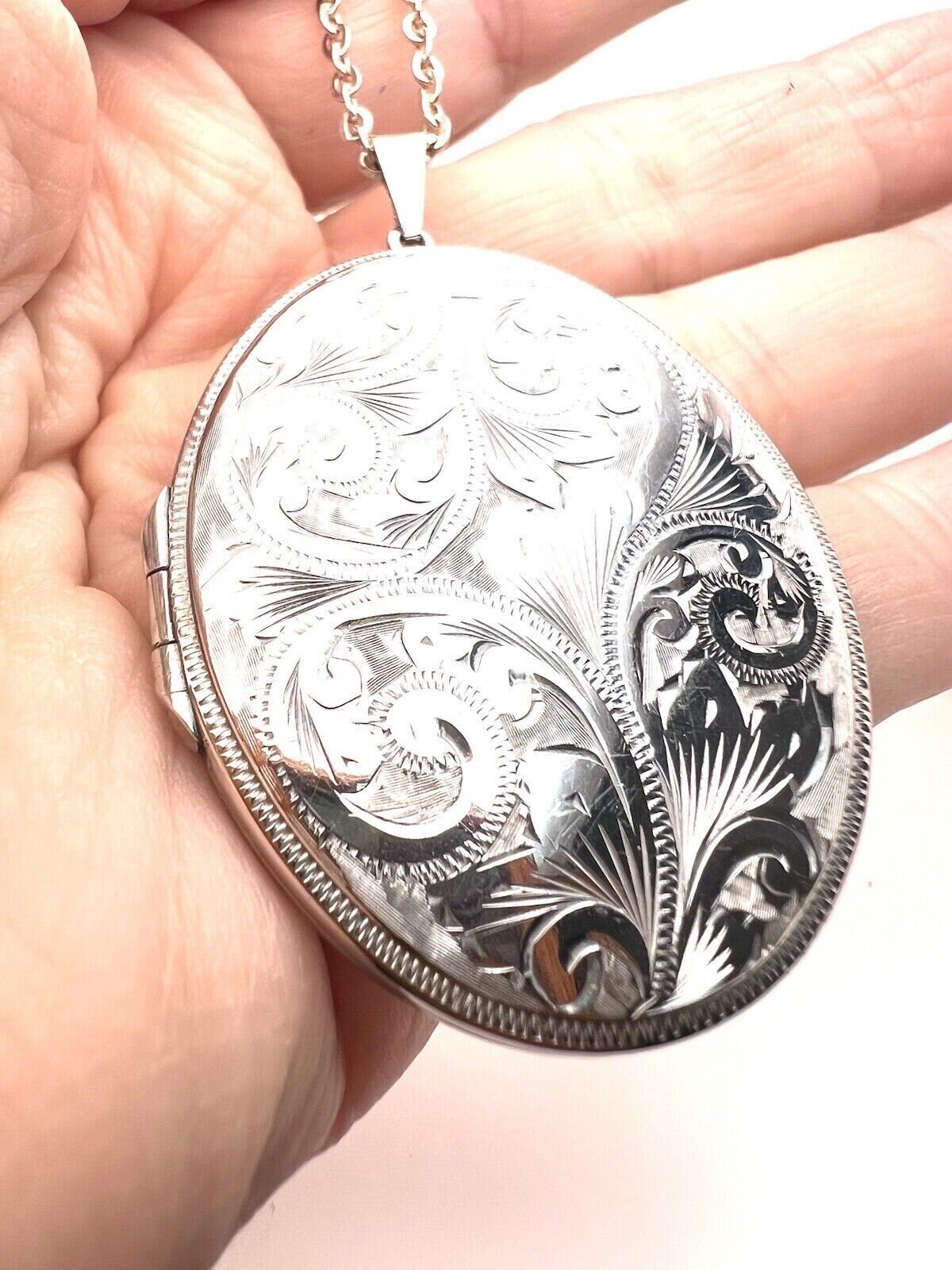 Vintage Large 925 Silver Oval Locket Engraved Flowers Chain 23 1 2