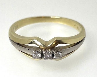 Vintage 18ct Yellow & White Gold Diamond Trilogy Ring 4.1g Size O 1/2 Bow Design