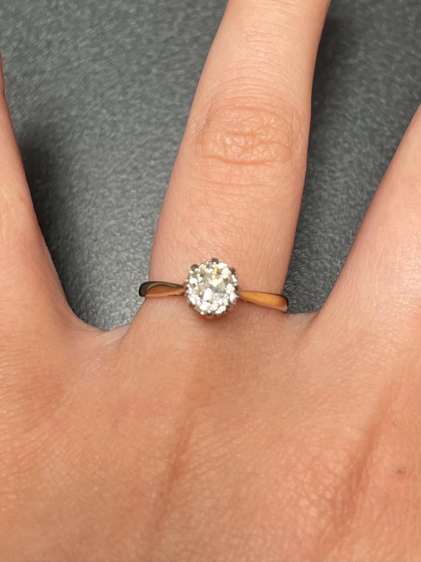 ☆関税込☆VINTAGE HOLLYWOOD★Solitaire Ring Phone Grip★ Diamond Solitaire Ring Vintage 18 Carat Gold | 0.94 Carats