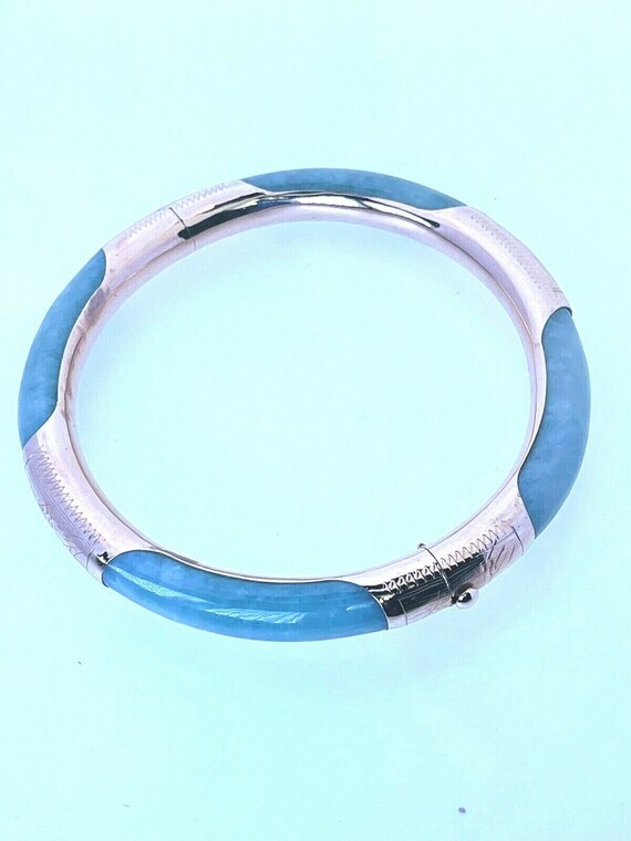 Jade 9 Carat Yellow Gold Hinged Bangle 