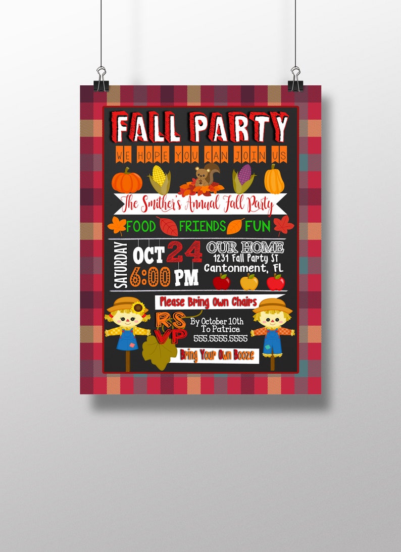 Puede incluir: Invitaci&oacute;n a una fiesta de oto&ntilde;o con fondo de pizarra y borde de cuadros rojos y negros. El texto dice "Fiesta de oto&ntilde;o" e incluye detalles sobre el evento, como la fecha, la hora, la ubicaci&oacute;n y la informaci&oacute;n de RSVP.
