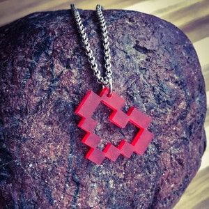 Collar acrílico de corazón pixelado. Collar de corazón pixelado, collar de corazón de 8 bits, collar de chica gamer, regalos gamer, regalo para novia, regalo para esposa