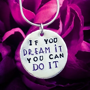 Se você sonha, você pode fazer colar carimbado à mão. Colar inspirador, colar dos sonhos, joias dos sonhos, citação motivacional