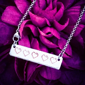 Collar con estampado a mano de medidor de corazón. Medidor de vida, collar con corazón de píxeles, collar de jugador, chica jugadora, regalo de jugador, regalo geek
