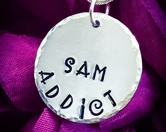 Sam Addict handgestempelte Halskette. Sam Halskette, Supernatural Halskette, Supernatural Schmuck, Name Halskette, Addict Halskette