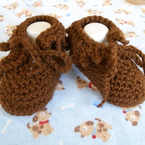 Cute crocheted baby moccasin&#39;s, baby booties, baby shoes, baby slippers, newborn to 4 months size