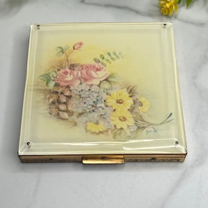 Art Deco Large Square Brass Lucite Flower Face Powder Compact