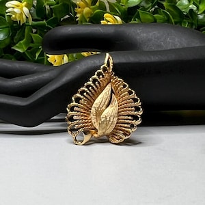 Roma Textured Gold Leaf Pin Brooch