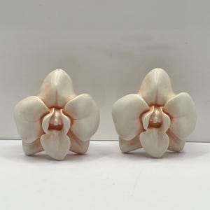 Vintage Orchid Flower Earrings – Large Pale Pink & White Resin Studs – 1980s Floral Statement Jewelry – Romantic Garden Style Gift for Her
