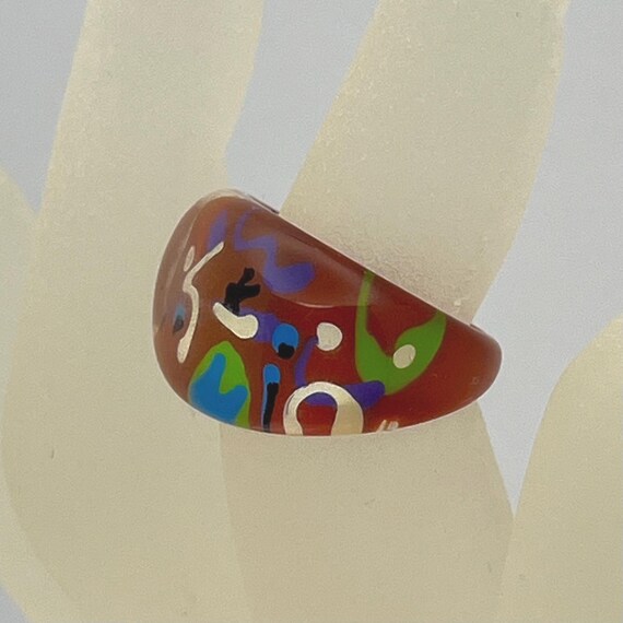 Abstract Reverse Painted Lucite Bubble Dome Ring … - image 7