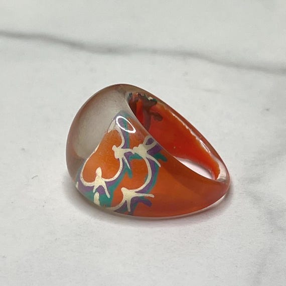 Reverse Painted Lucite Dome Ring – 1970s Multicol… - image 4