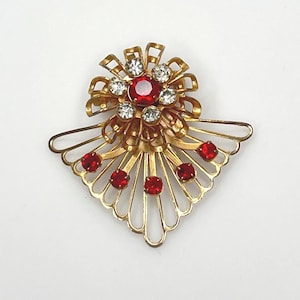Mid-Century Ruby Red Rhinestone Brooch Pendant – 1950s Floral Spray Gold-Tone Fan Design