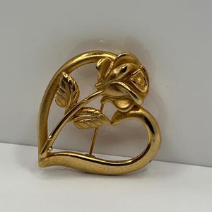 Vintage Signed R.D.C. Gold Heart Rose Brooch – Open Heart Long Stem Rose Pin – Romantic Floral Jewelry Gift – 1990s Valentine Style