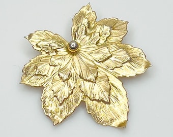 Gold Maple Leaf Brooch – 1960s Textured Leaf Pin, Nature-Inspired Jewelry